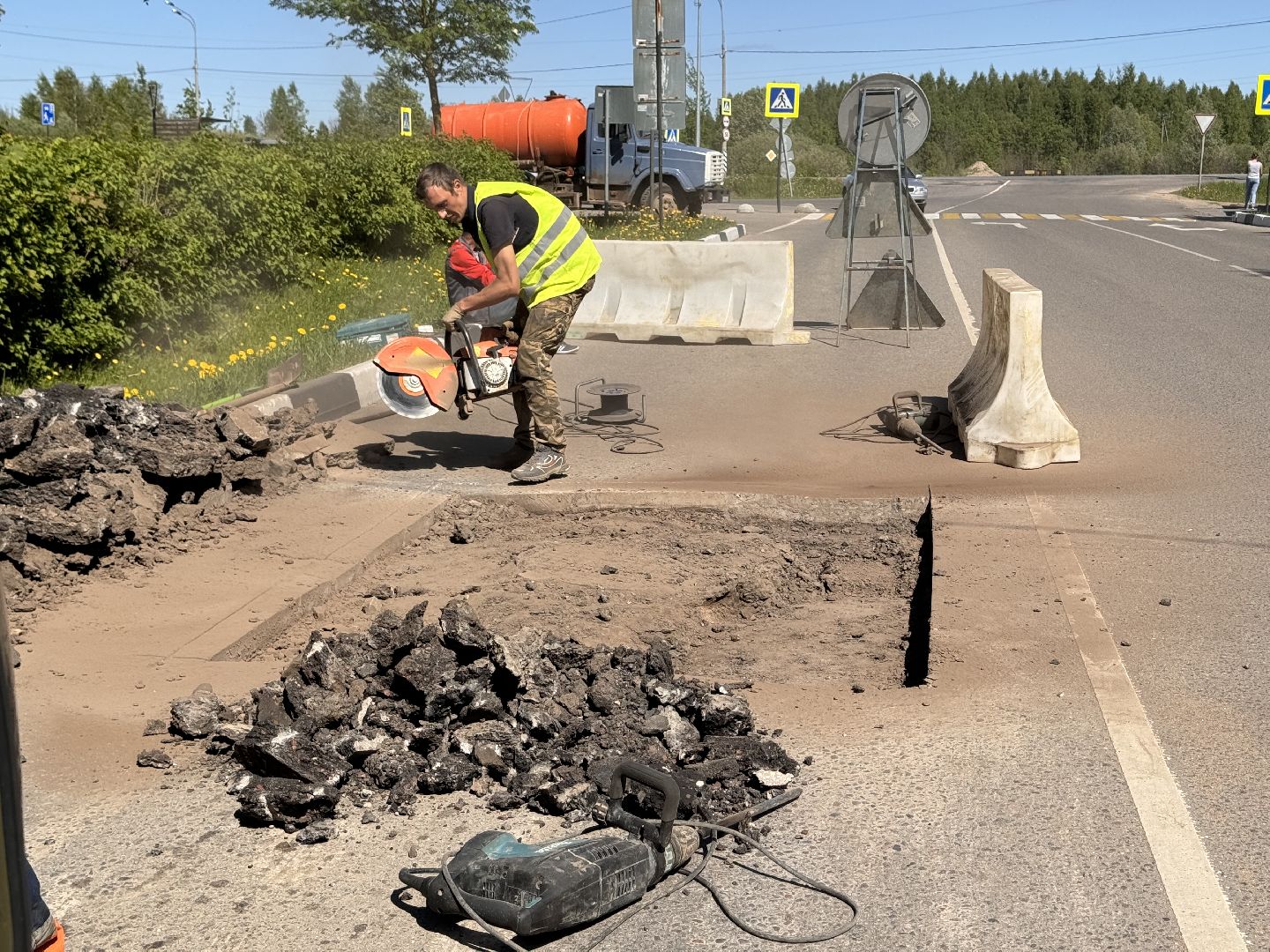 шаховская, замена люка, коммунальная служба,