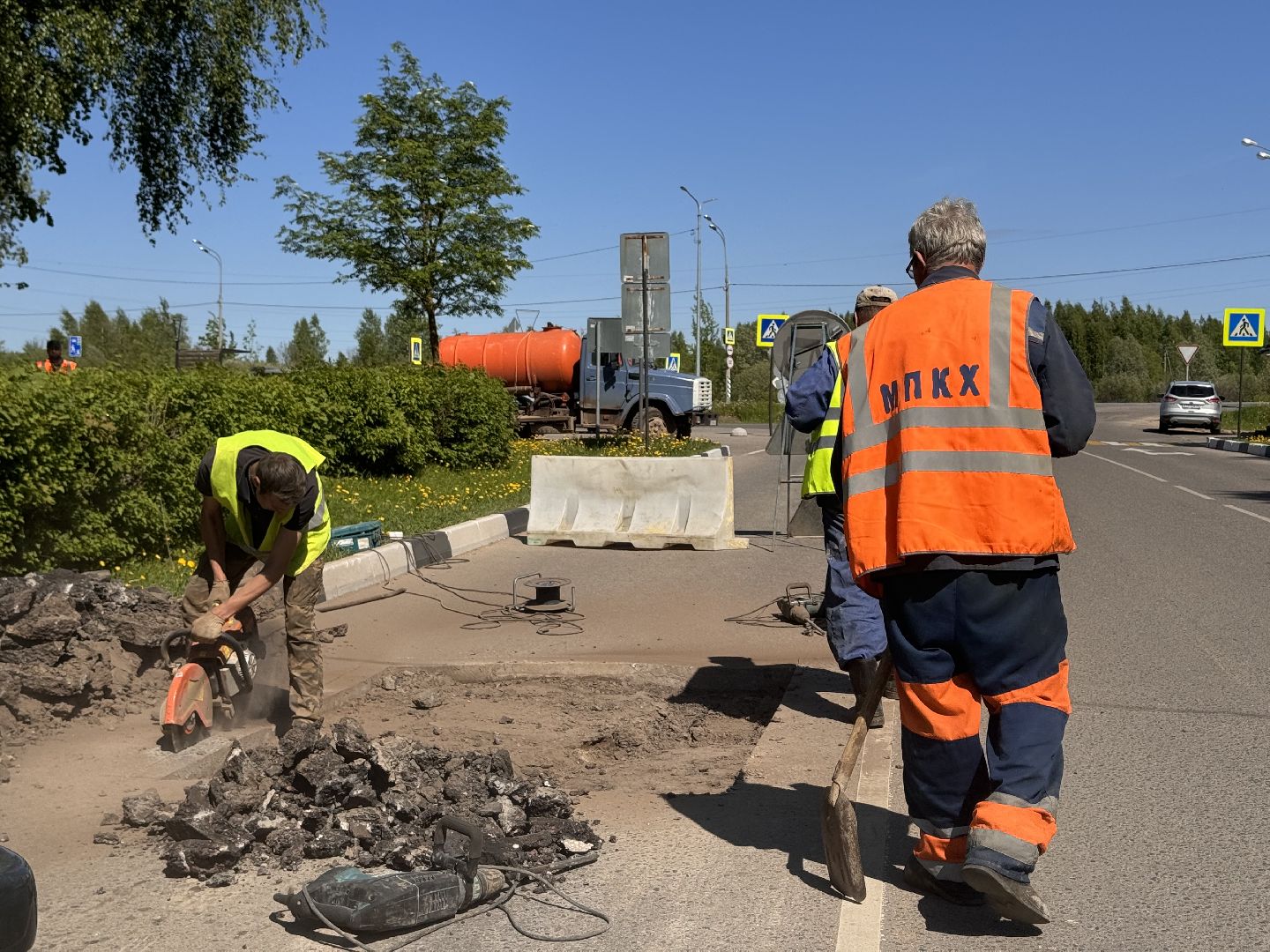 шаховская, замена люка, коммунальная служба,