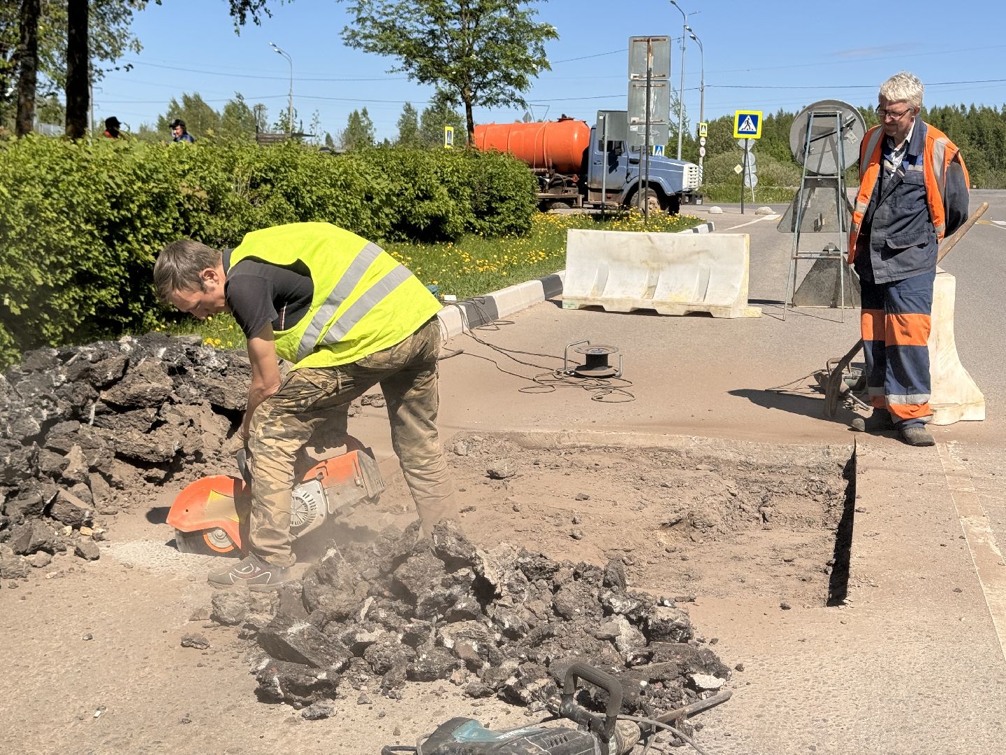 шаховская, замена люка, коммунальная служба,