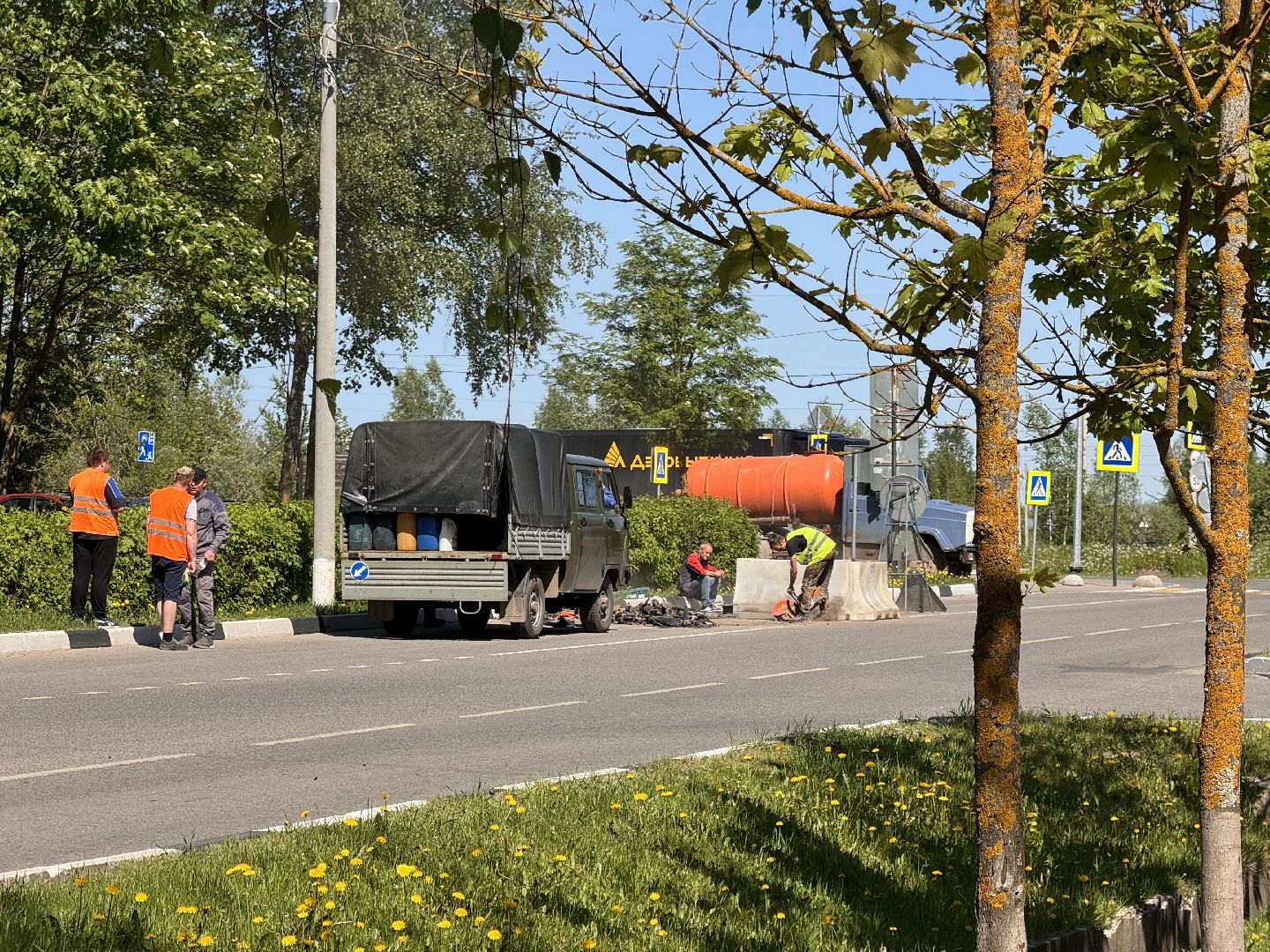 шаховская, замена люка, коммунальная служба,