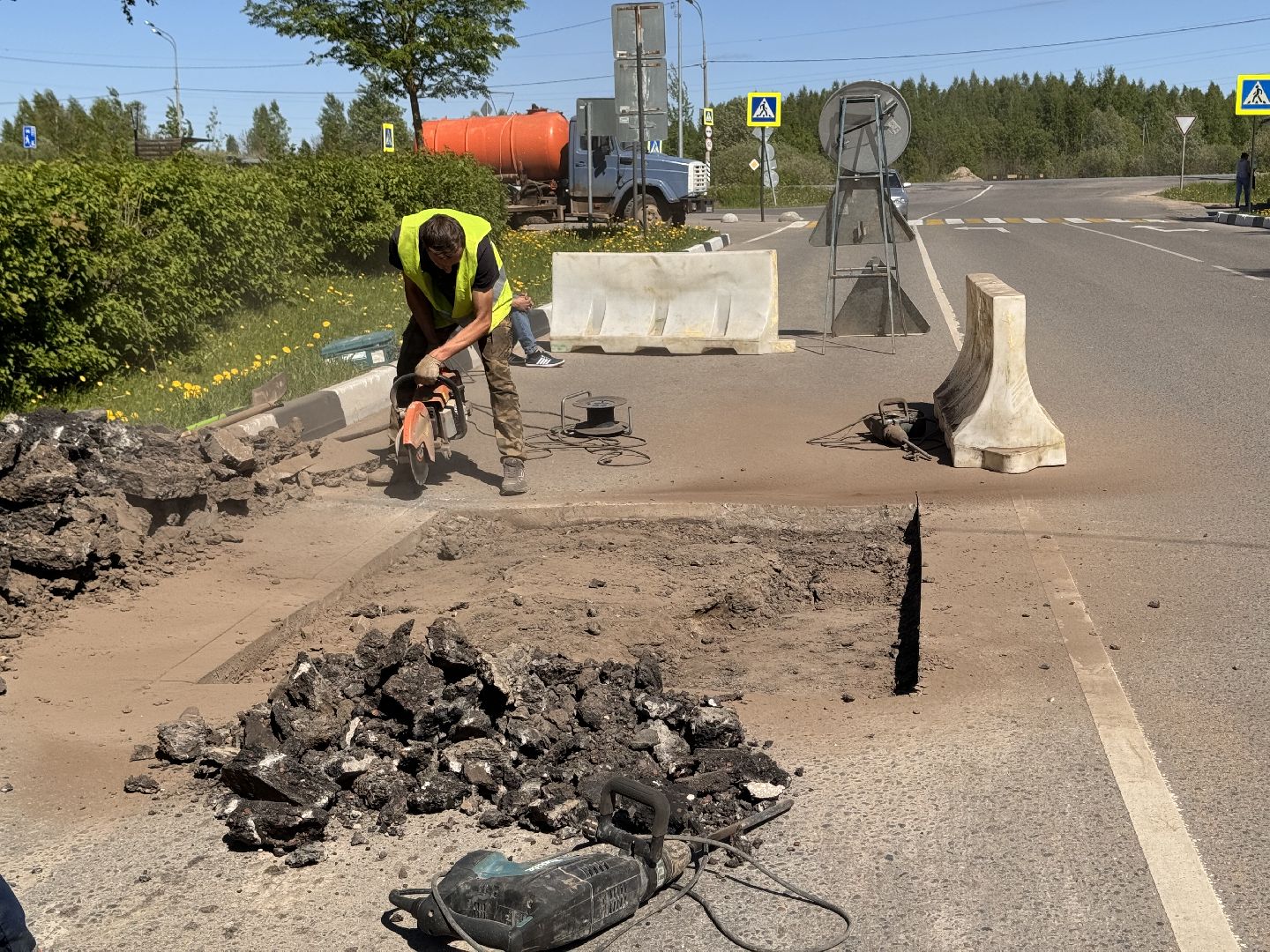 шаховская, замена люка, коммунальная служба,