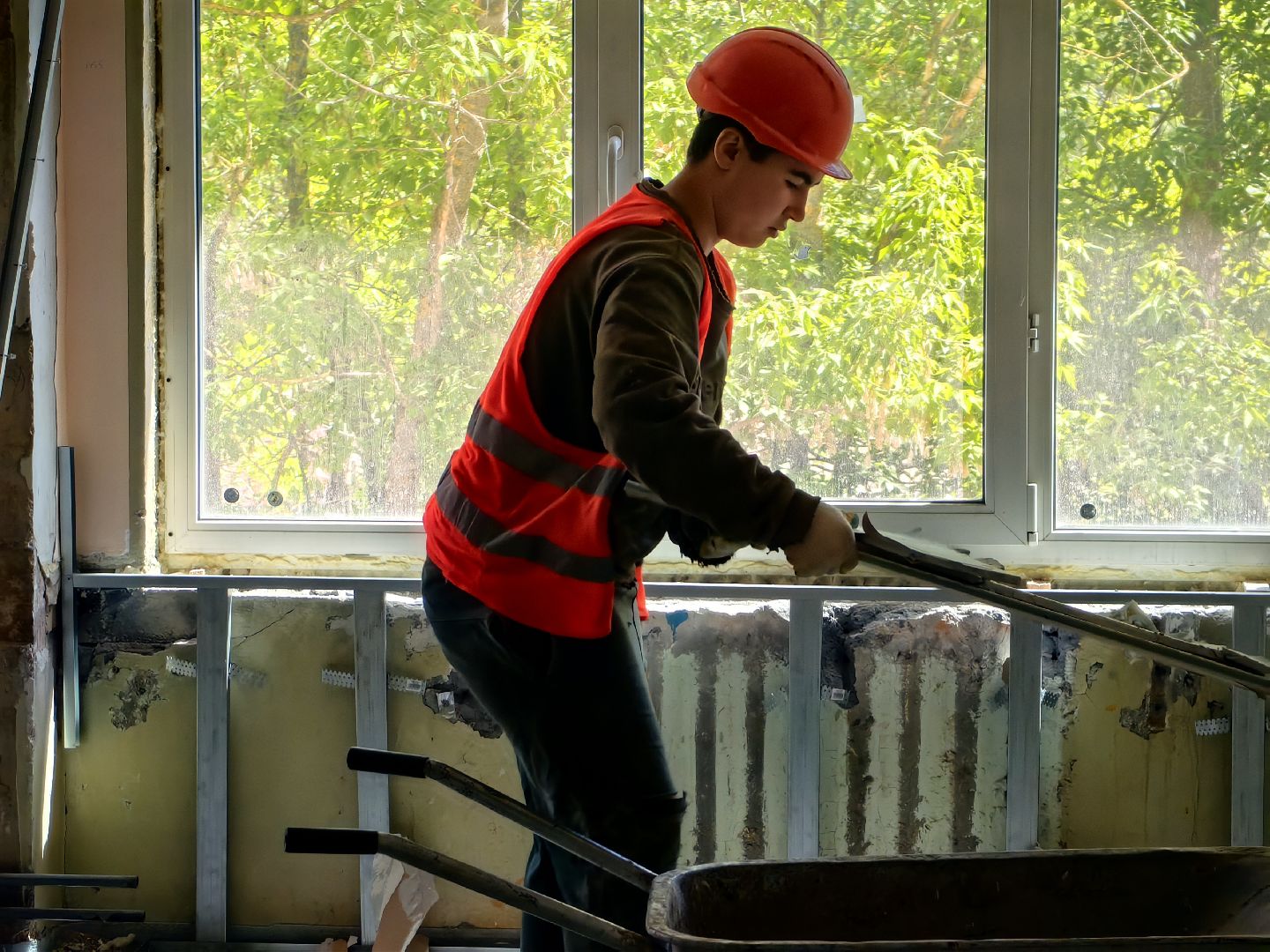 капитальный ремонт, школа, фасад, кровля, оборудование, техника, бригада рабочих, объект,