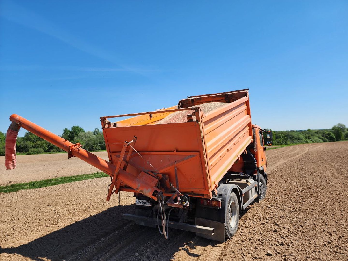 можайск, можайский городской округ, подмосковье, колхоз, колхоз уваровский, сельское хозяйство, посевная кампания, поля, зерновые культуры,