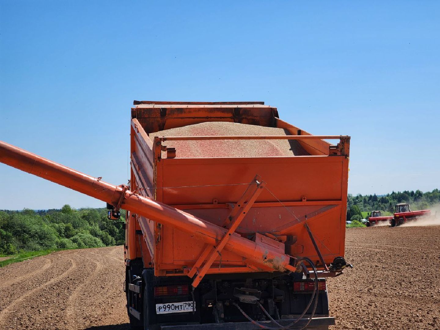 можайск, можайский городской округ, подмосковье, колхоз, колхоз уваровский, сельское хозяйство, посевная кампания, поля, зерновые культуры,