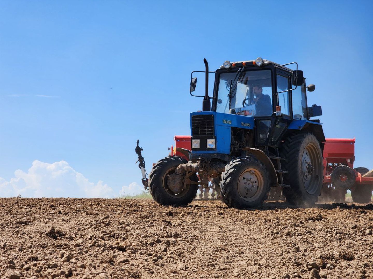 можайск, можайский городской округ, подмосковье, колхоз, колхоз уваровский, сельское хозяйство, посевная кампания, поля, зерновые культуры,