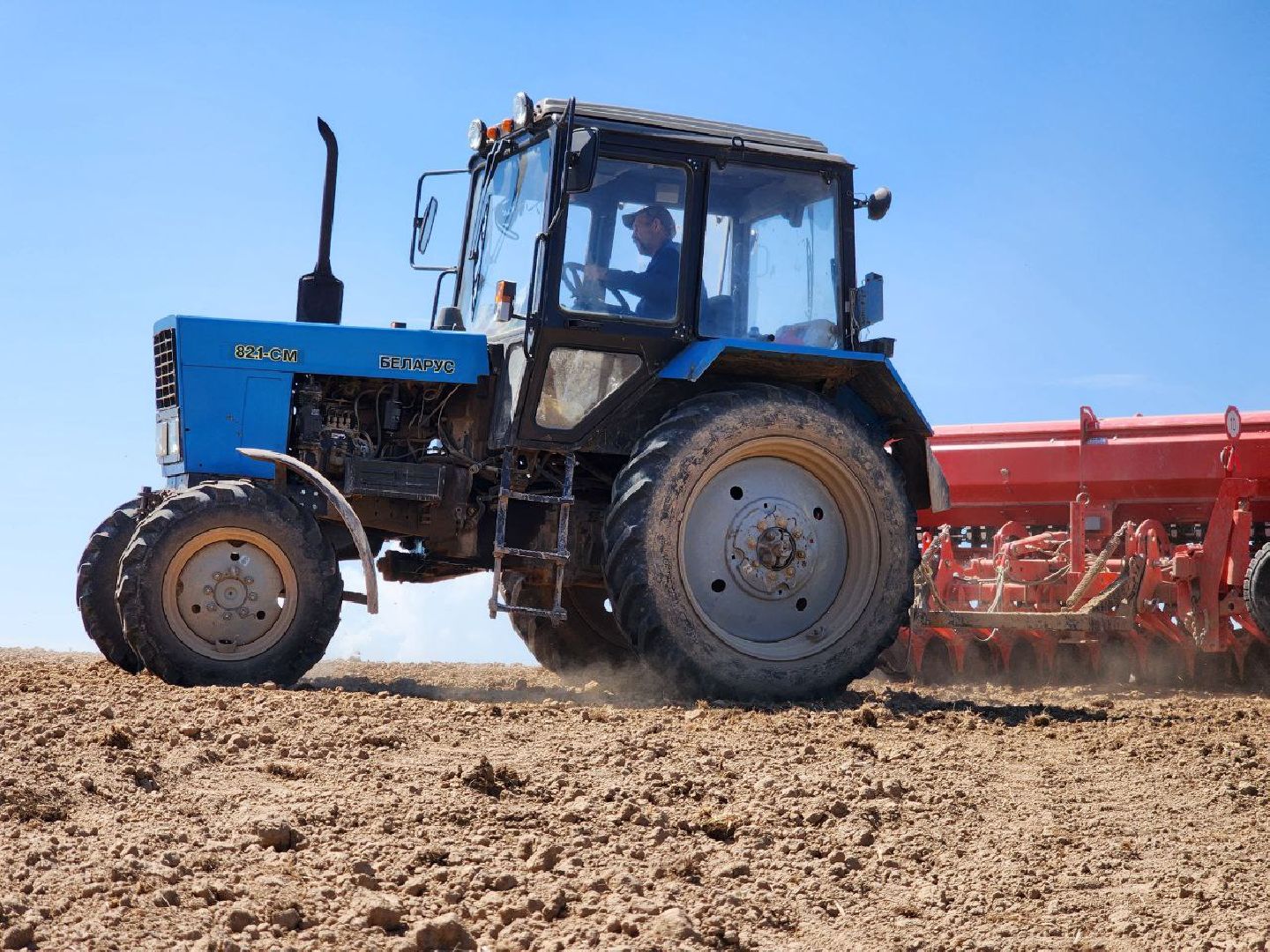 можайск, можайский городской округ, подмосковье, колхоз, колхоз уваровский, сельское хозяйство, посевная кампания, поля, зерновые культуры,