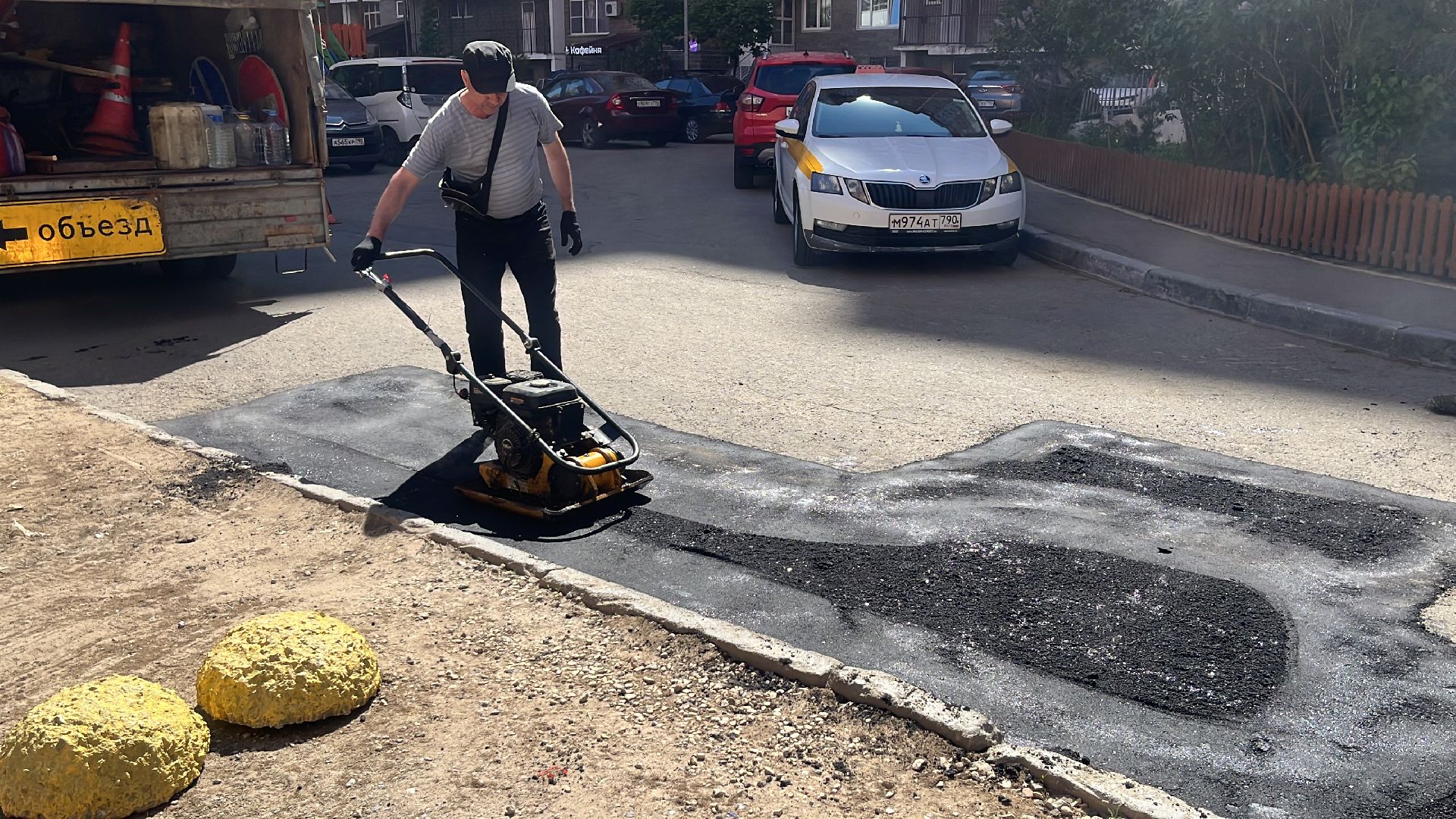 дорога, дороги, ремонт дорог, ремонт дорог во дворах, ямочный ремонт,