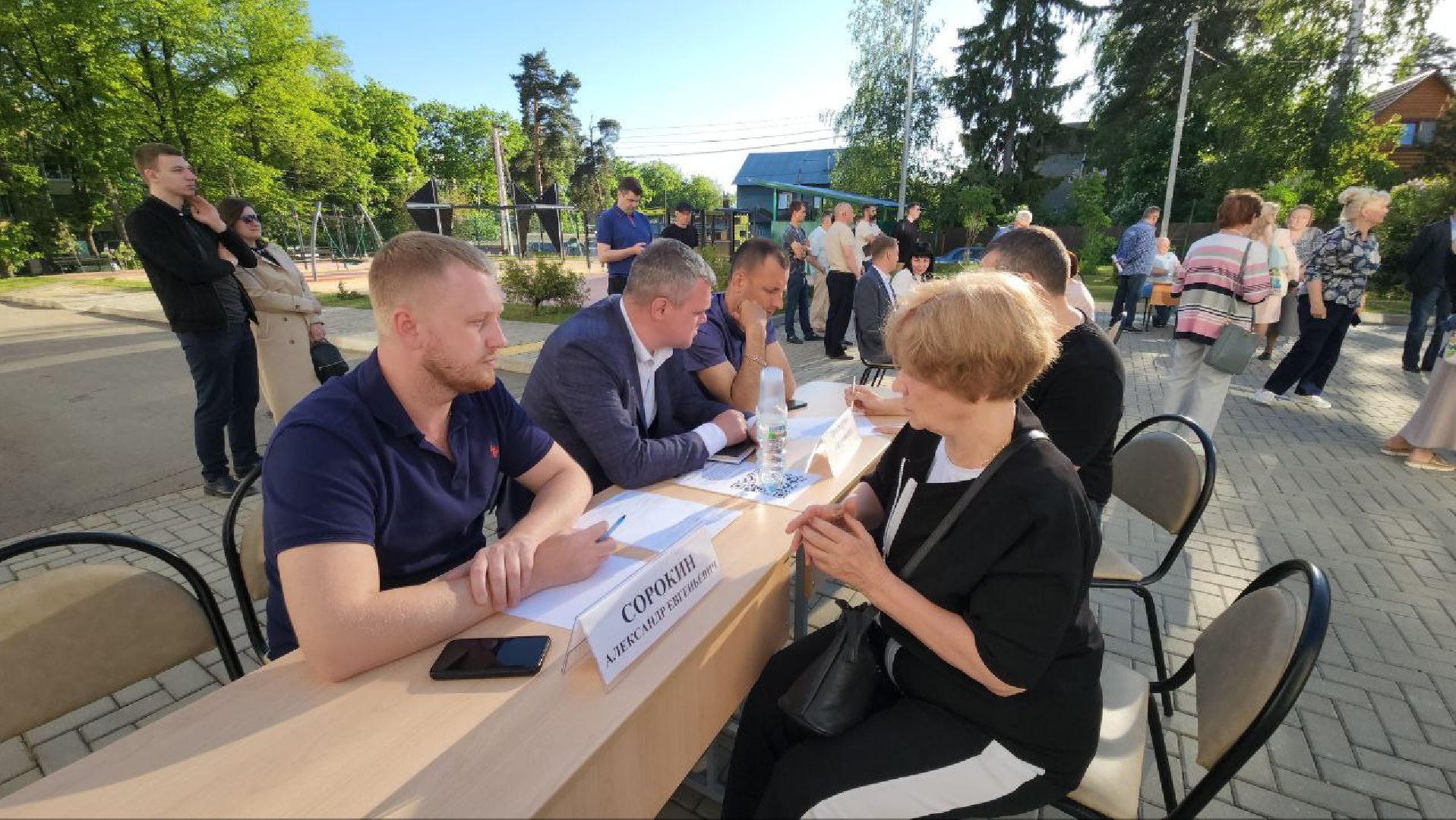 люберцы, глава городского округа люберцы владимир волков, выездная администрация, ремонт дороги, просьба жителей,