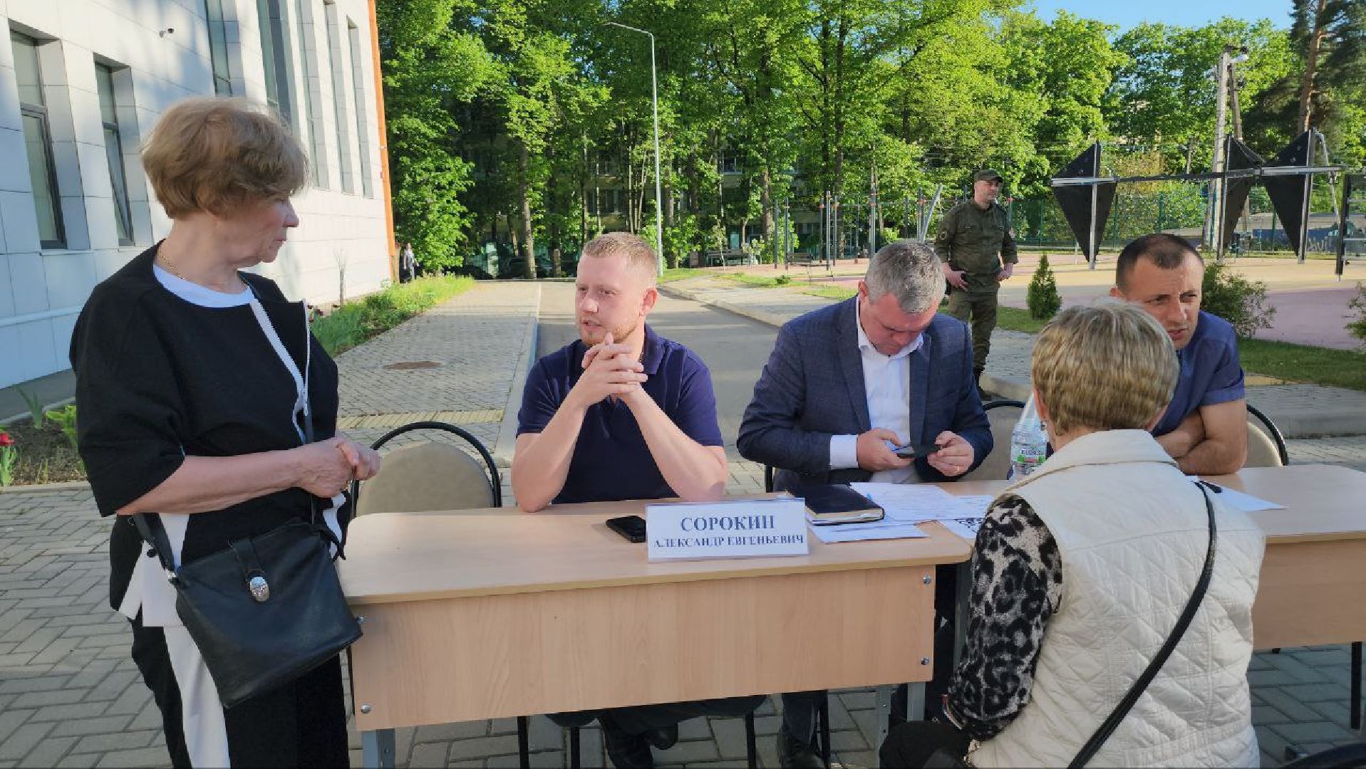 люберцы, глава городского округа люберцы владимир волков, выездная администрация, ремонт дороги, просьба жителей,