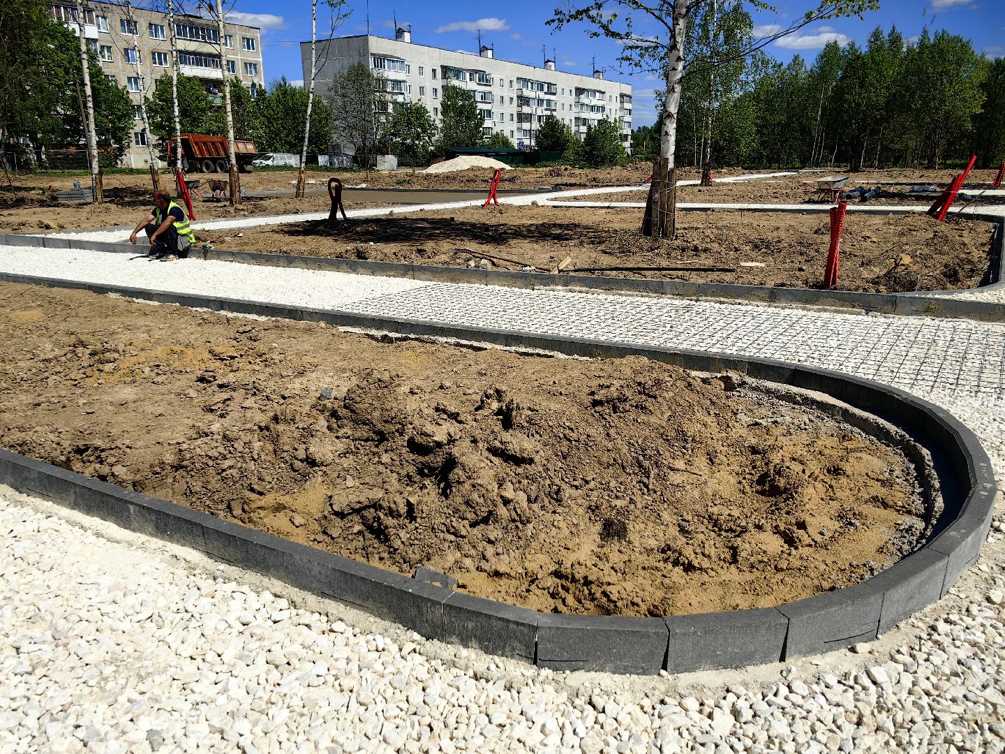 сквер, благоустойство, Фряново, бригада рабочих, техника, воркаут, сцена,