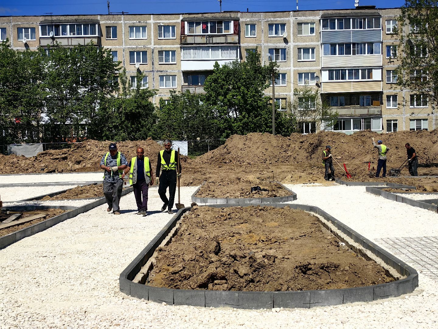 сквер, благоустойство, Фряново, бригада рабочих, техника, воркаут, сцена,