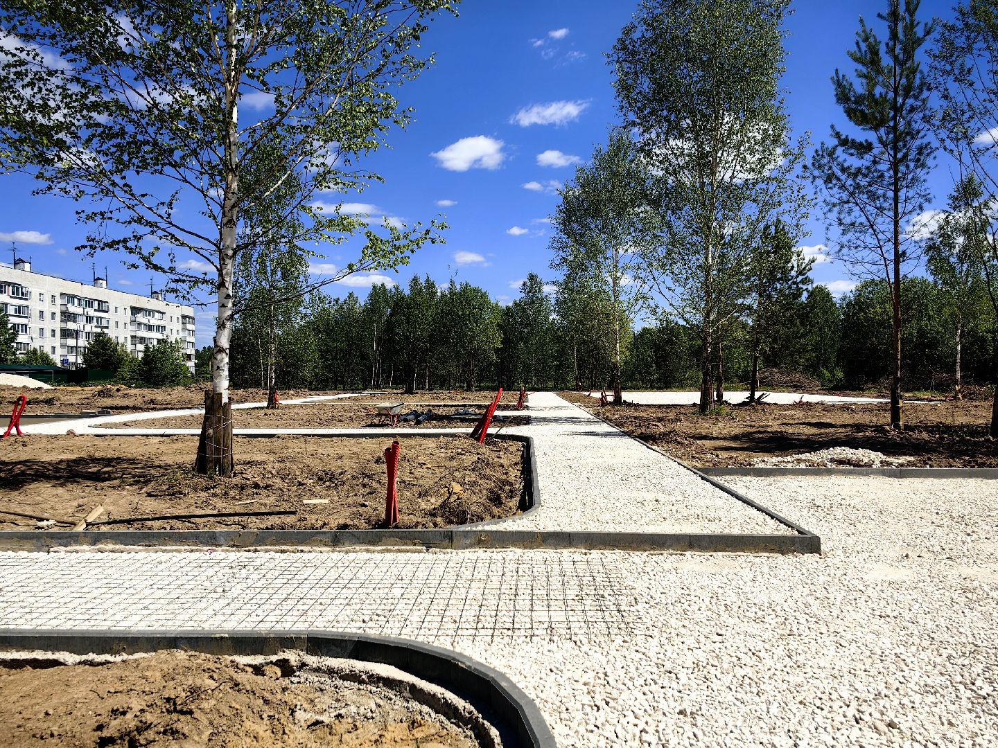 сквер, благоустойство, Фряново, бригада рабочих, техника, воркаут, сцена,