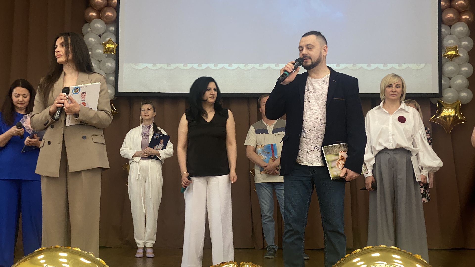 последний звонок, выпускник 2024, вхтл, глава ленинского городского округа, прощание со школой,