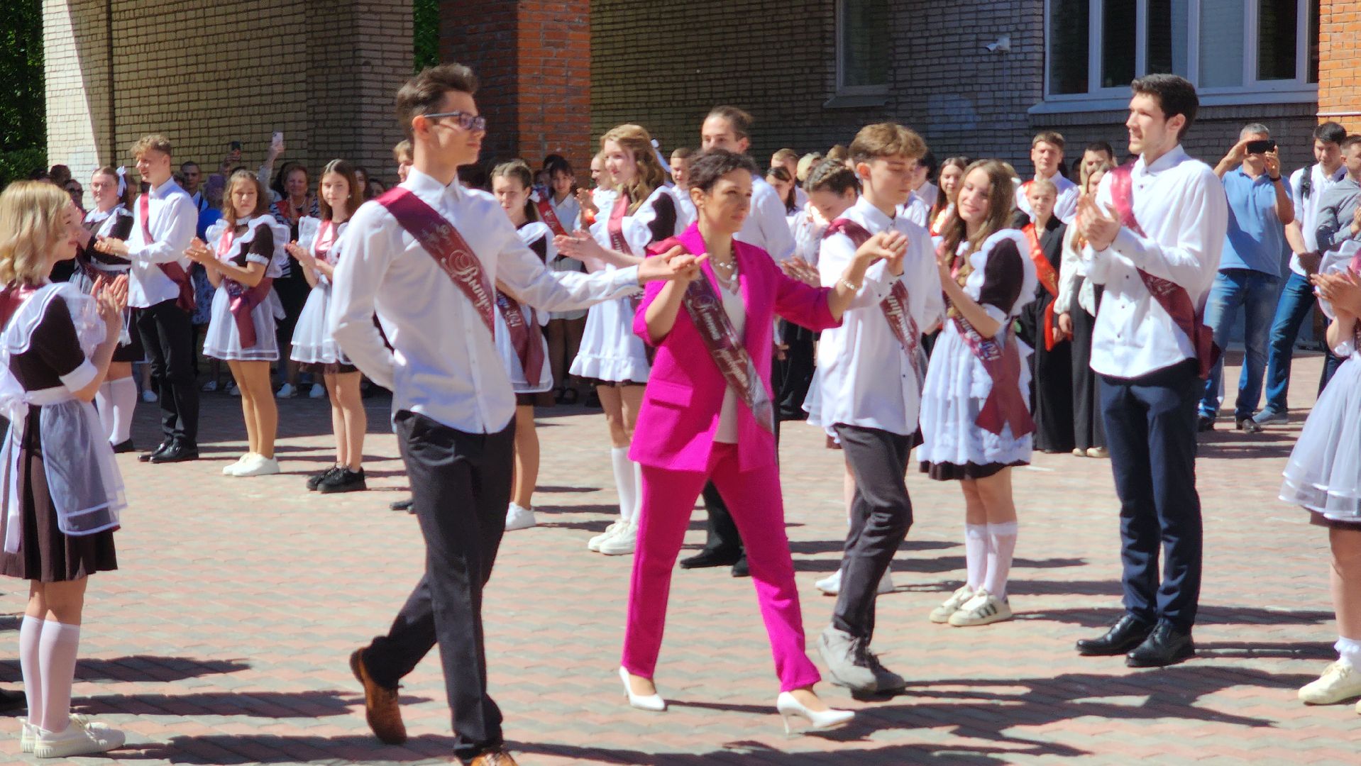 последние звонки, школа, протвино, образование, выпускники 2024,