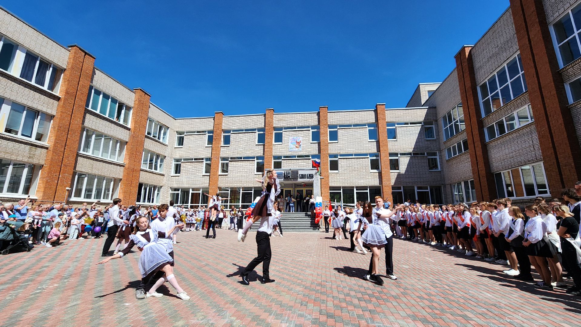 последние звонки, школа, протвино, образование, выпускники 2024,