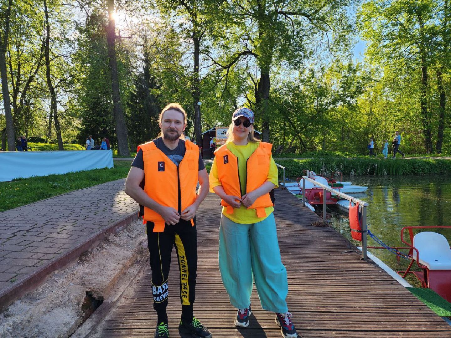 чехов, лето в подмосковье, городской парк, катамаран, жители, отдых,