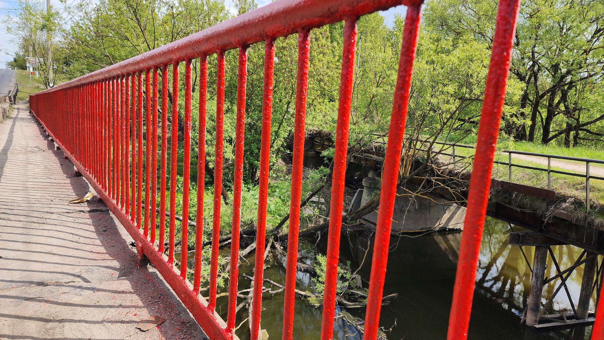 Мост, река Рожайка, Покраска, Покраска перил, Ограждение, Благоустройство, Домодедово, капитальный ремонт, МБУ, ЖКХ, Подмосковье,