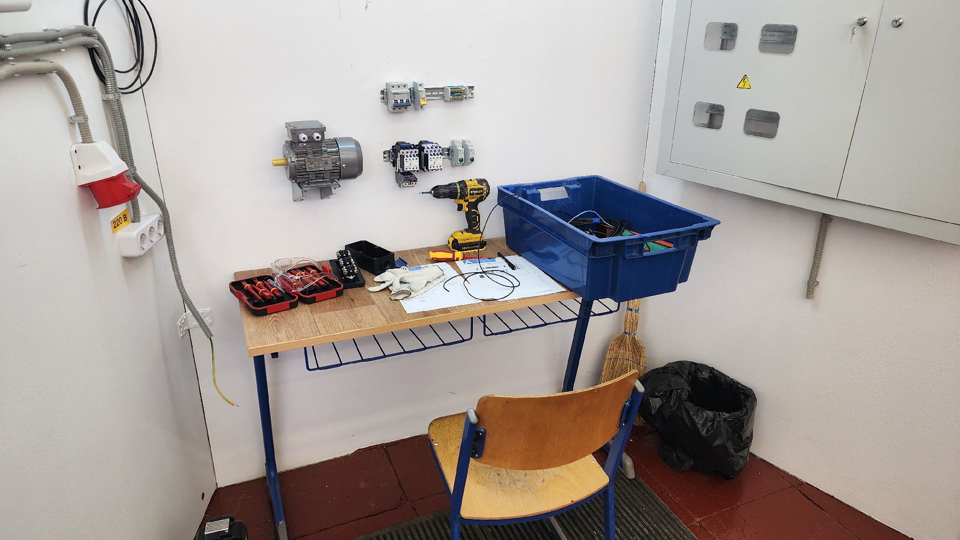 Абилимпикс, чемпионат, компетенции, электромонтаж, колледж московия, Николай Дятлов,