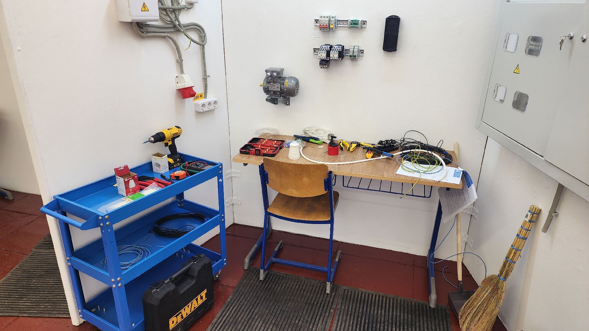 Абилимпикс, чемпионат, компетенции, электромонтаж, колледж московия, Николай Дятлов,