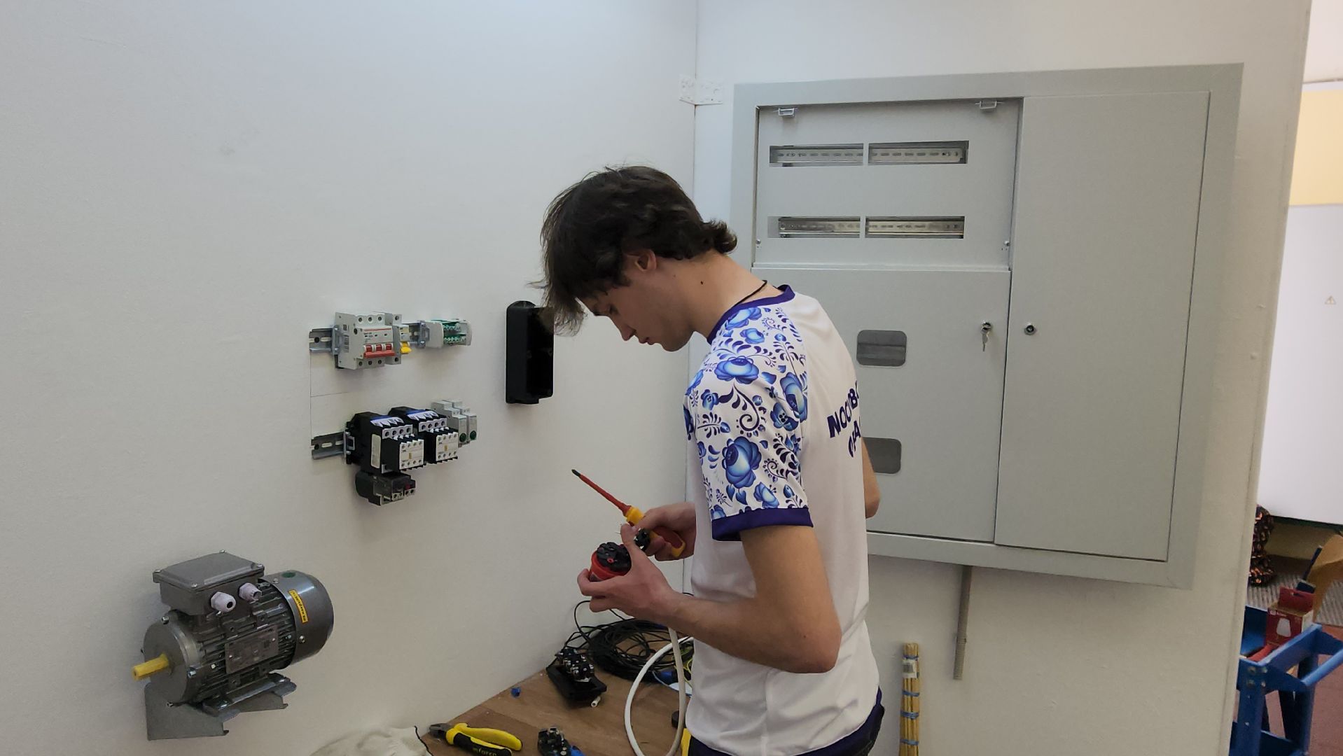 Абилимпикс, чемпионат, компетенции, электромонтаж, колледж московия, Николай Дятлов,