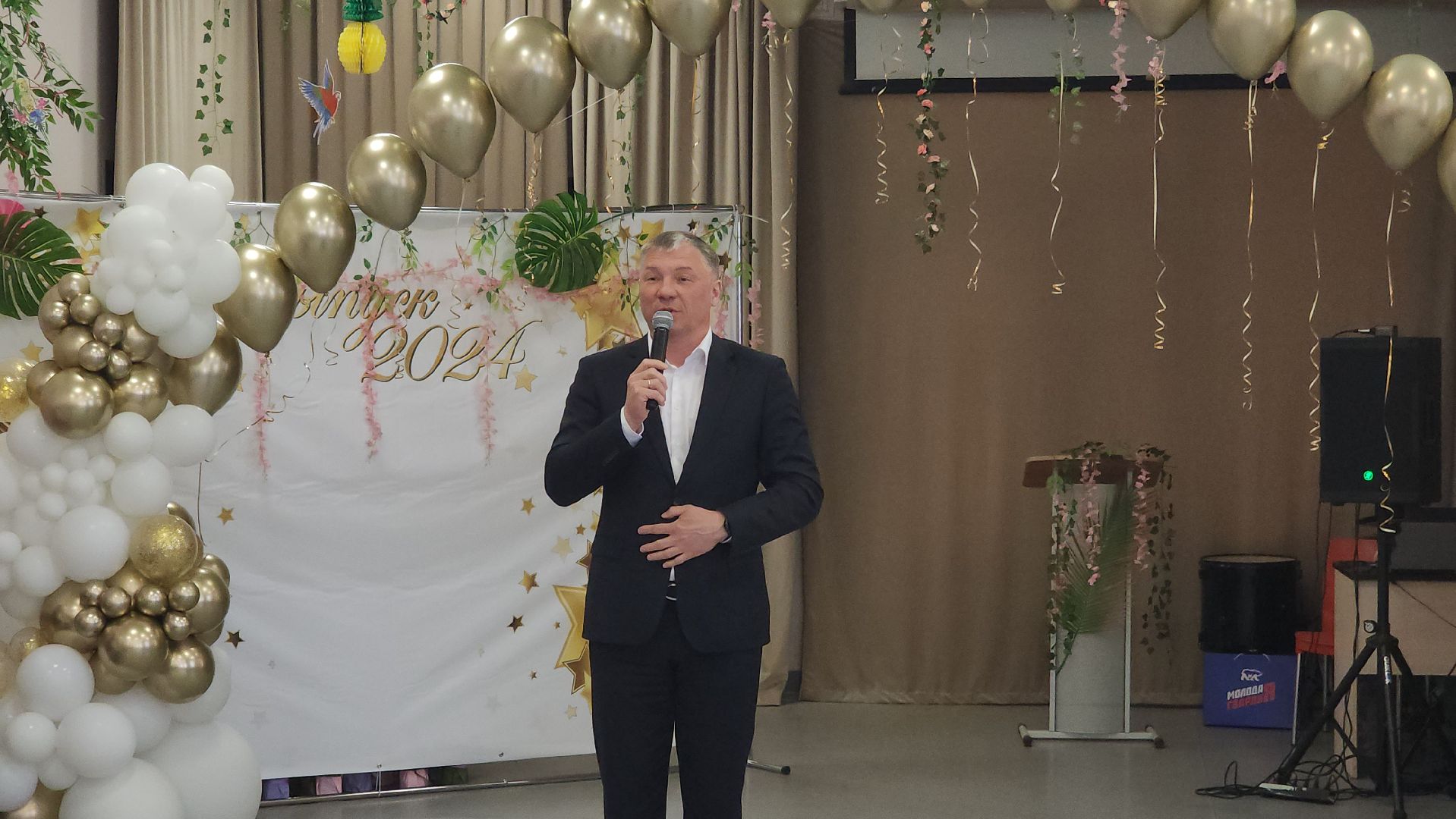 последний звонок, выпускники, борис аубакиров, Ольга алферова, школа 3, управление образования,