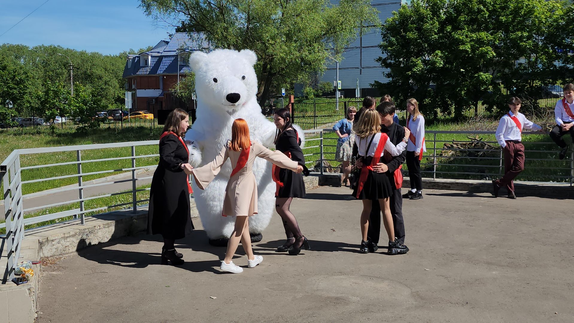 серпухов, школа 2, улица луначарского, последний звонок, выпускники 2024,