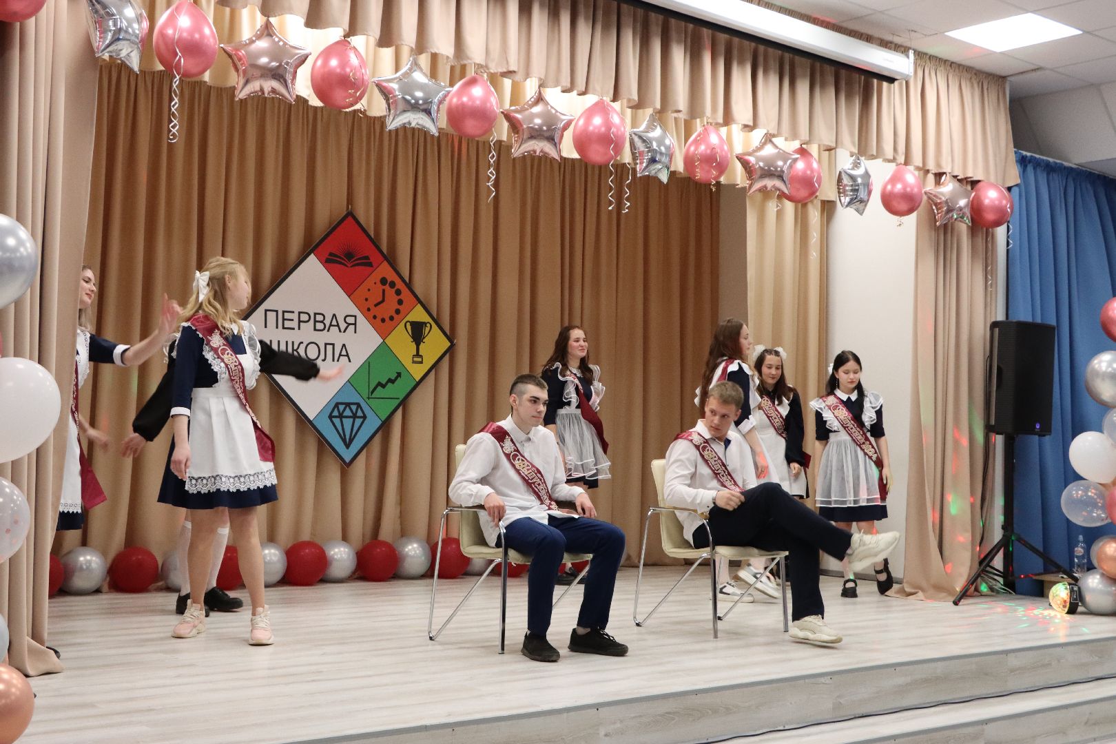 лотошино, лотошинская школа 1, последний звонок, глава муниципалитета, глава округа, образование,