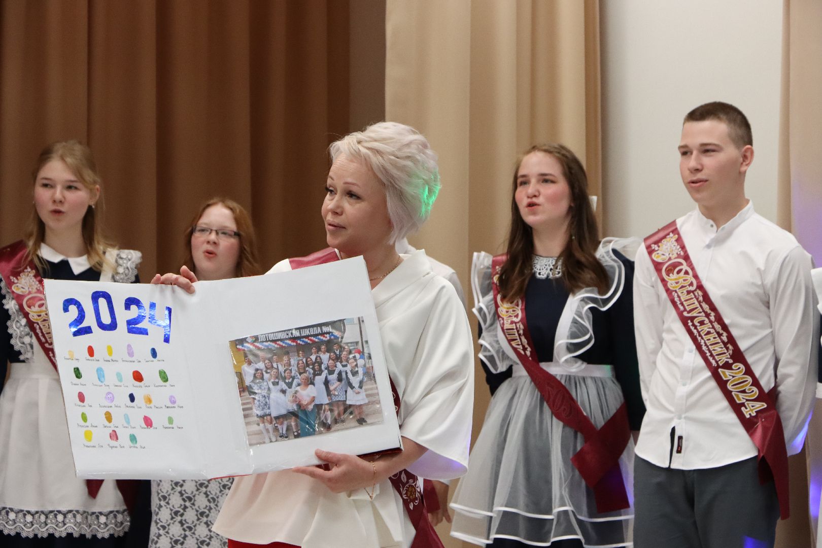 лотошино, лотошинская школа 1, последний звонок, глава муниципалитета, глава округа, образование,