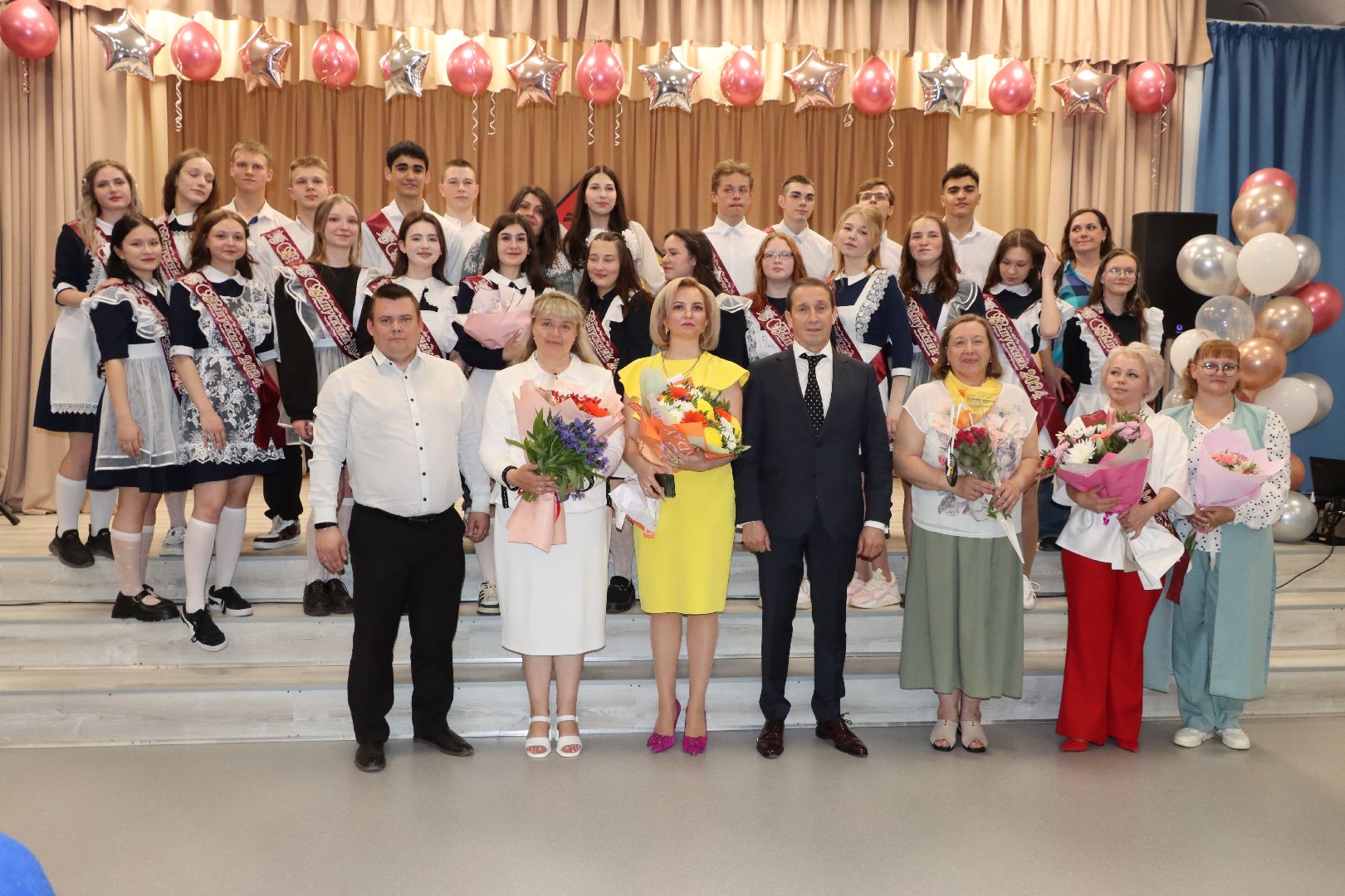 лотошино, лотошинская школа 1, последний звонок, глава муниципалитета, глава округа, образование,