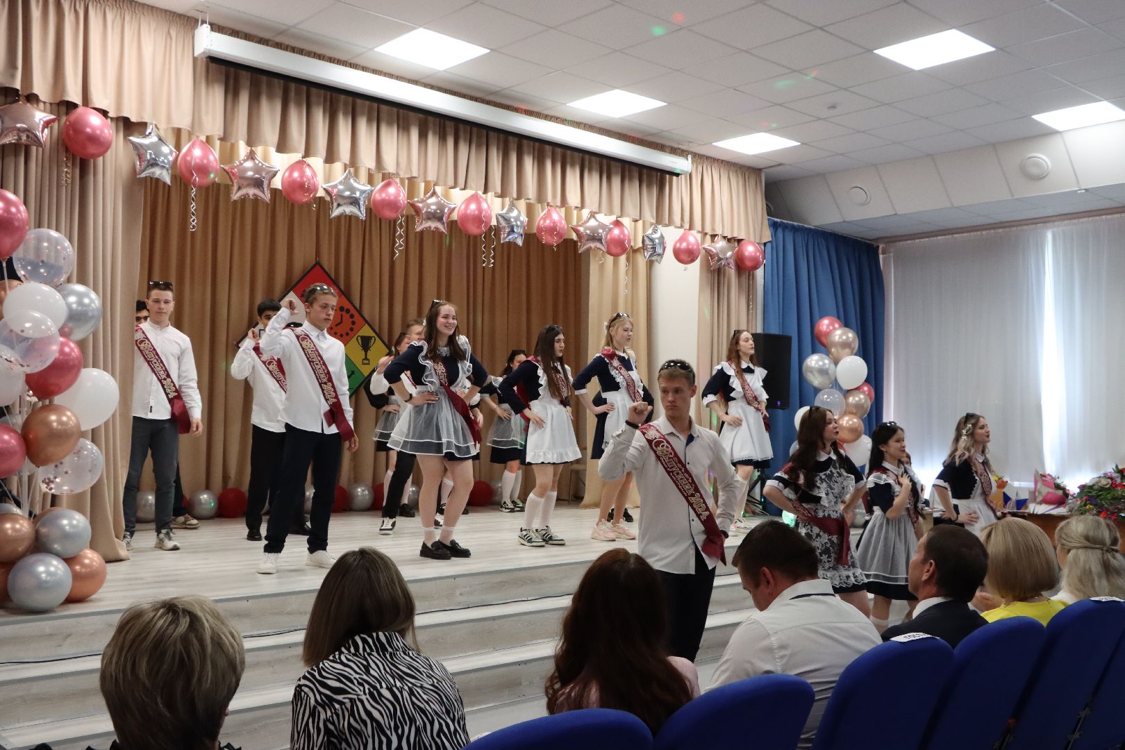 лотошино, лотошинская школа 1, последний звонок, глава муниципалитета, глава округа, образование,