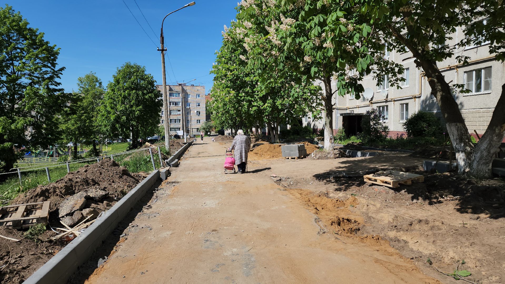 кашира, благоустройство дворов, парковочные места, троутар, каштаны, бордюрный камень, асфальтирование дорог,