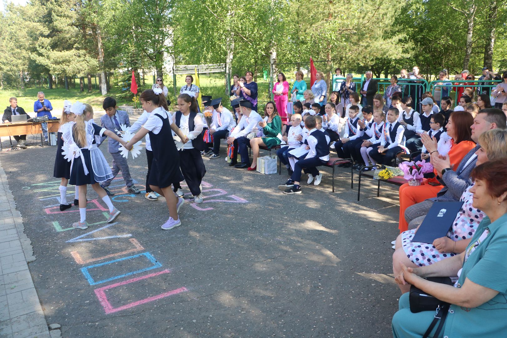 лотошино, микулино, микулинская гимназия, последний звонок, образование, школа,