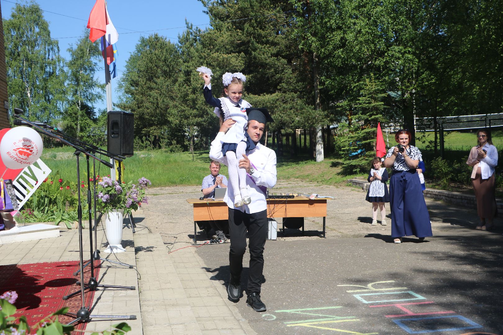 лотошино, микулино, микулинская гимназия, последний звонок, образование, школа,