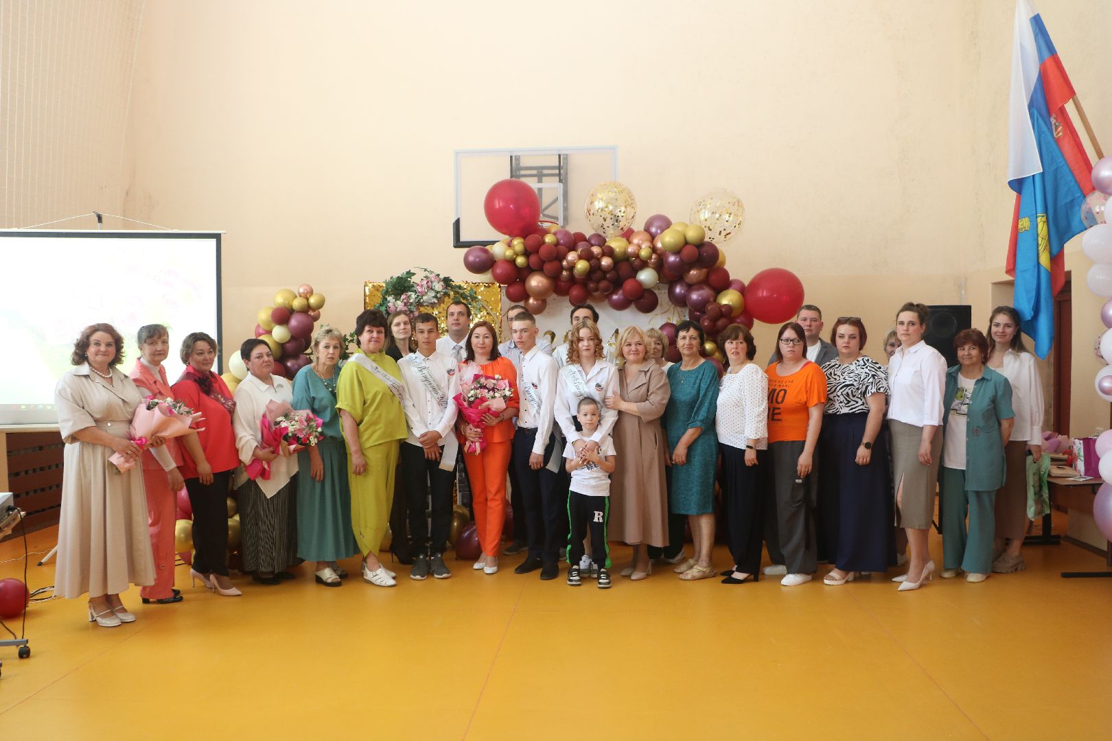 лотошино, микулино, микулинская гимназия, последний звонок, образование, школа,