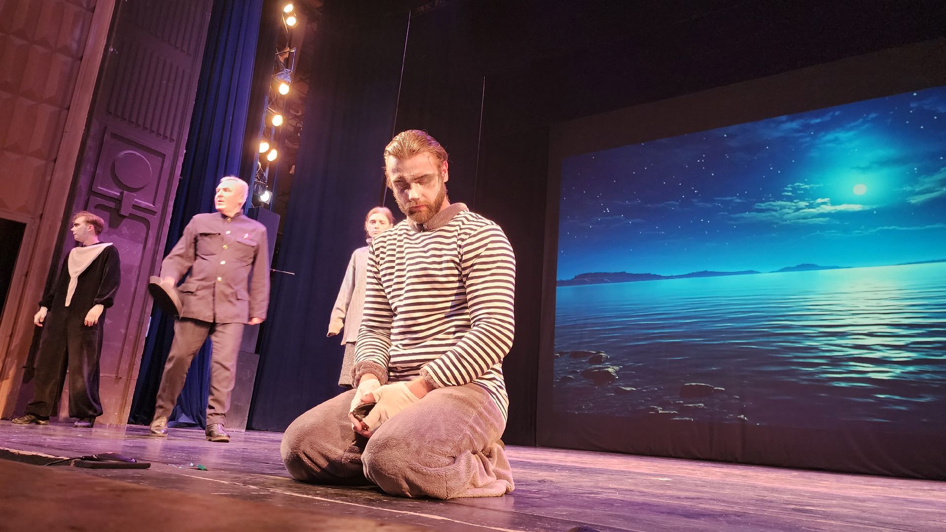 Московский губернский театр, Губернатор Московской области Андрей Воробьев, Ленинградский щелкунчик, московская премьера, военно-исторический спектакль, блокадная сказка Дениса Нефедова, 80-летие полного освобождения Ленинграда от фашистской блокады, Московский Художественный Театр Комедии, Институт театрального искусства имени Народного артиста СССР Кобзона, Год Семьи,Санкт-Петербург, Блокада, Кошки Ленинграда,