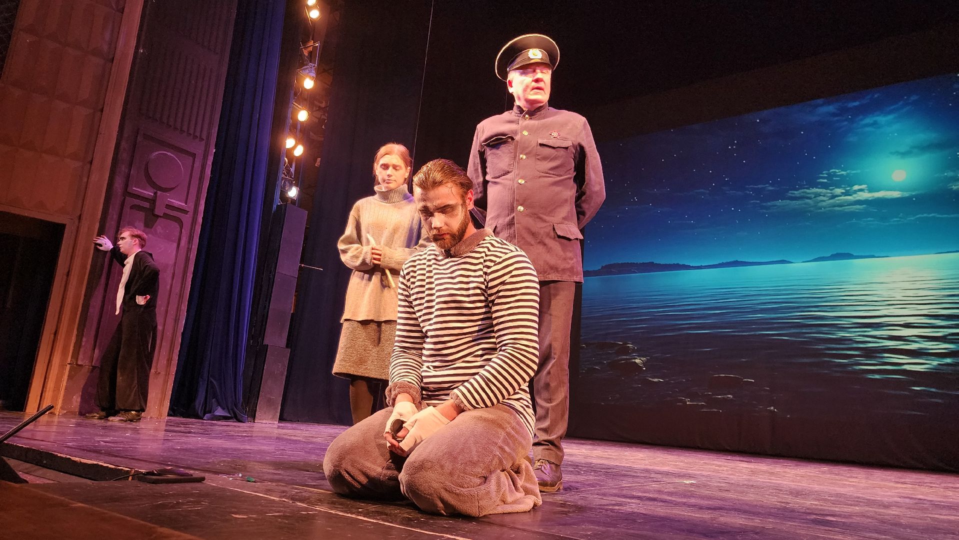 Московский губернский театр, Губернатор Московской области Андрей Воробьев, Ленинградский щелкунчик, московская премьера, военно-исторический спектакль, блокадная сказка Дениса Нефедова, 80-летие полного освобождения Ленинграда от фашистской блокады, Московский Художественный Театр Комедии, Институт театрального искусства имени Народного артиста СССР Кобзона, Год Семьи,Санкт-Петербург, Блокада, Кошки Ленинграда,