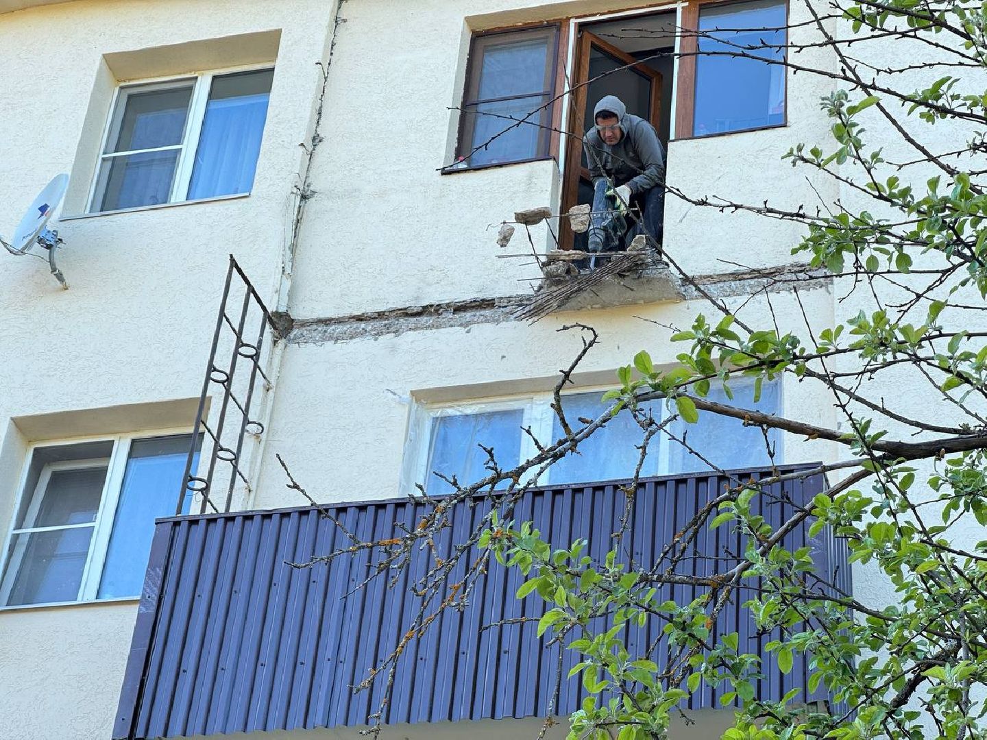 балкон, капитальный ремонт, бригада рабочих,