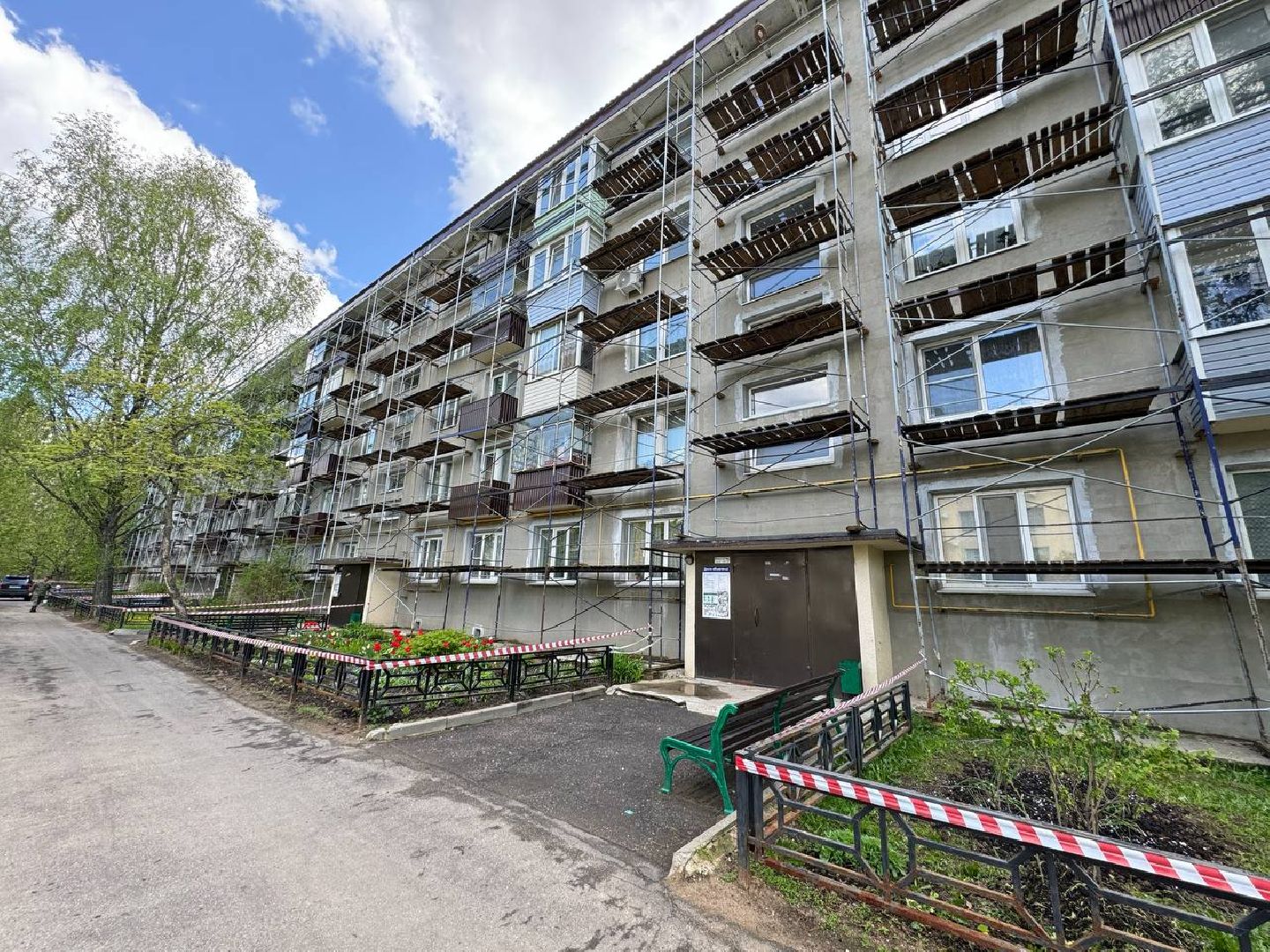 фасад, капитальный ремонт, бригада рабочих, многоквартирный дом,