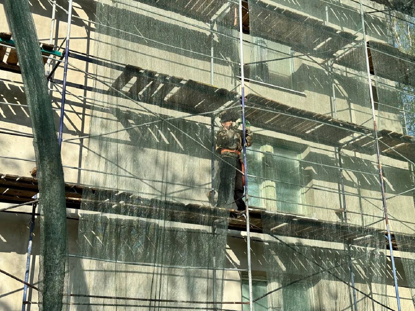 фасад, капитальный ремонт, бригада рабочих, многоквартирный дом,