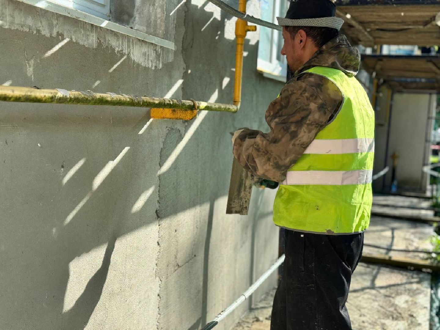 фасад, капитальный ремонт, бригада рабочих, многоквартирный дом,