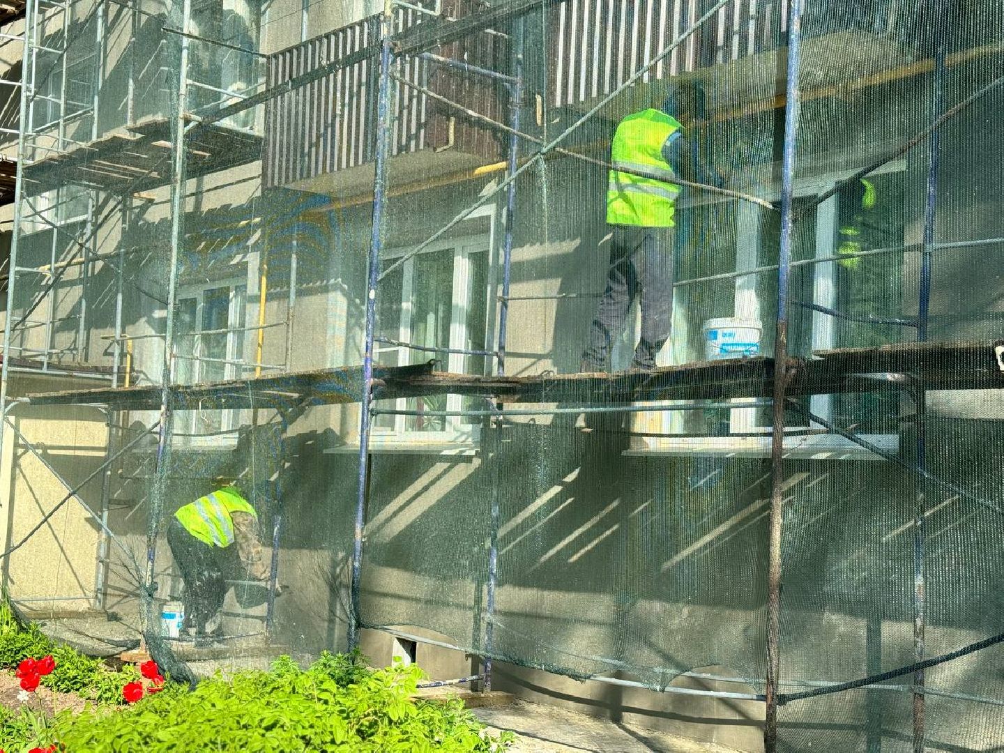 фасад, капитальный ремонт, бригада рабочих, многоквартирный дом,