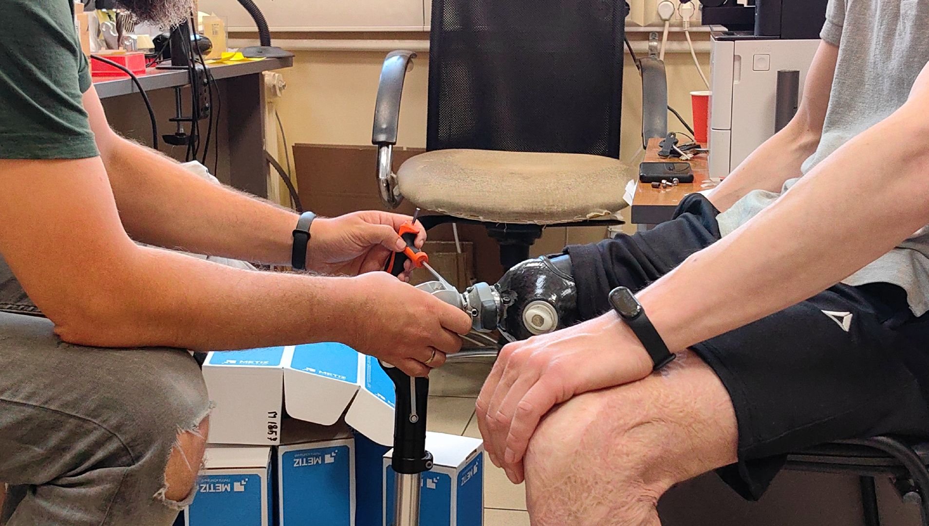 МЕТИЗ, производство, протезы, коленные модули, тестировщик протезов, дефекты,