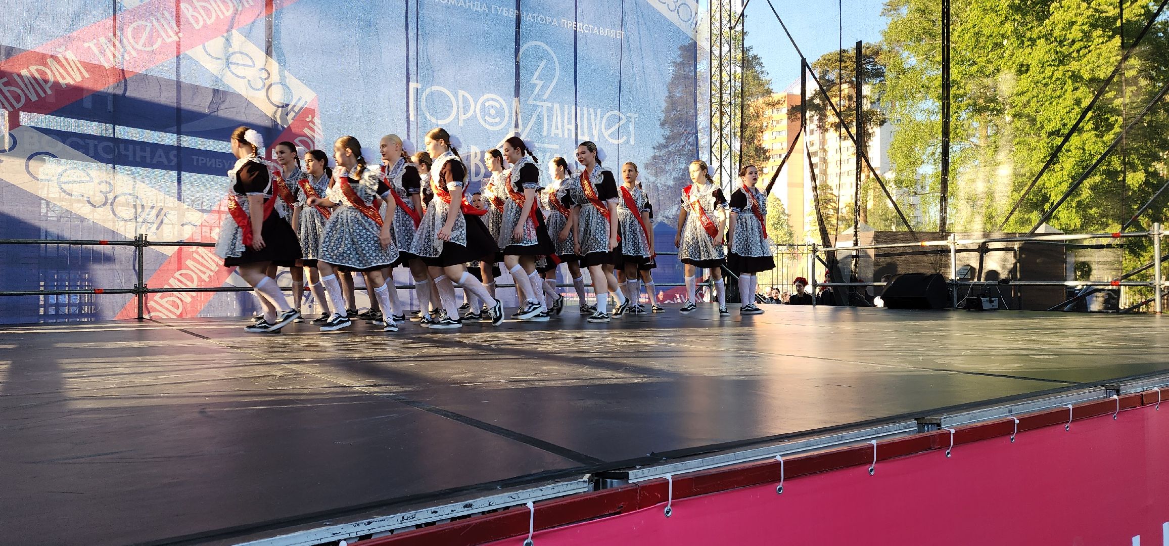 раменское, культура, фестиваль современного танца, город танцует в парках, раменский танцевальный коллектив арт-м стал победителем фестиваля,