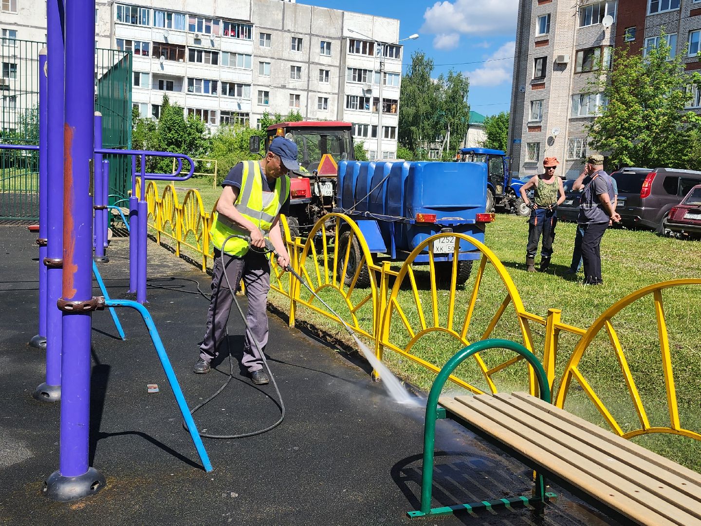 подготовка к лету, ремонт детских площадок,