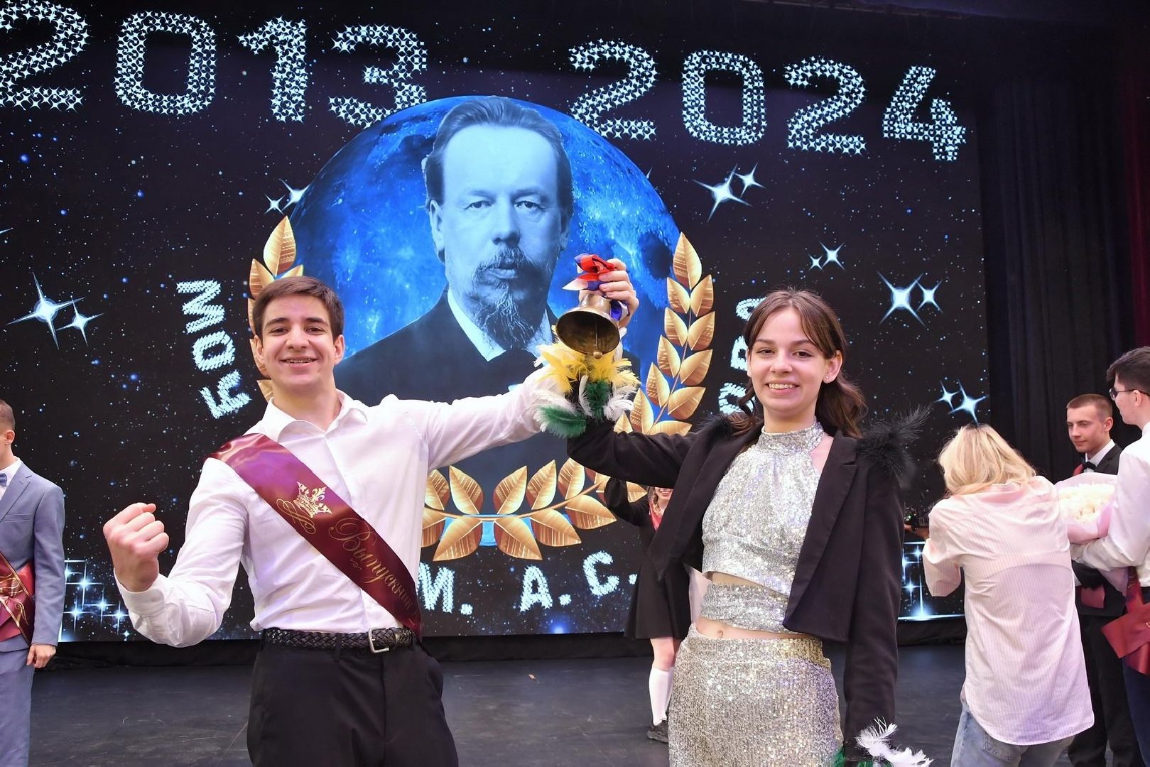 школа им АС Попова, Власиха школа Попова, выпускной 2024, одиннадцатиклассники поповки, последний звонок 11 класс,