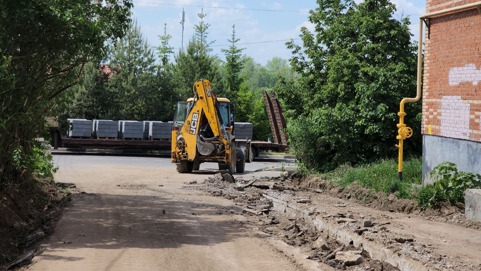 кашира, благоустройство дворов, кржижановского, парковка, тротуар, бордюр, асфальт, трактор,