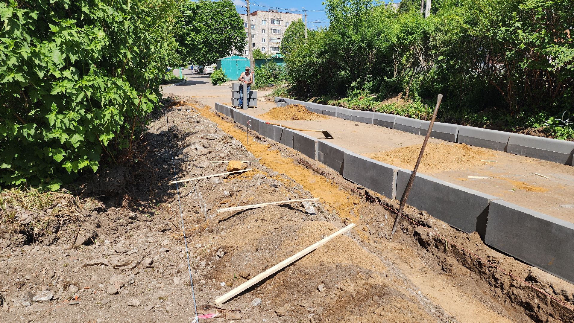 кашира, благоустройство дворов, кржижановского, парковка, тротуар, бордюр, асфальт, трактор,