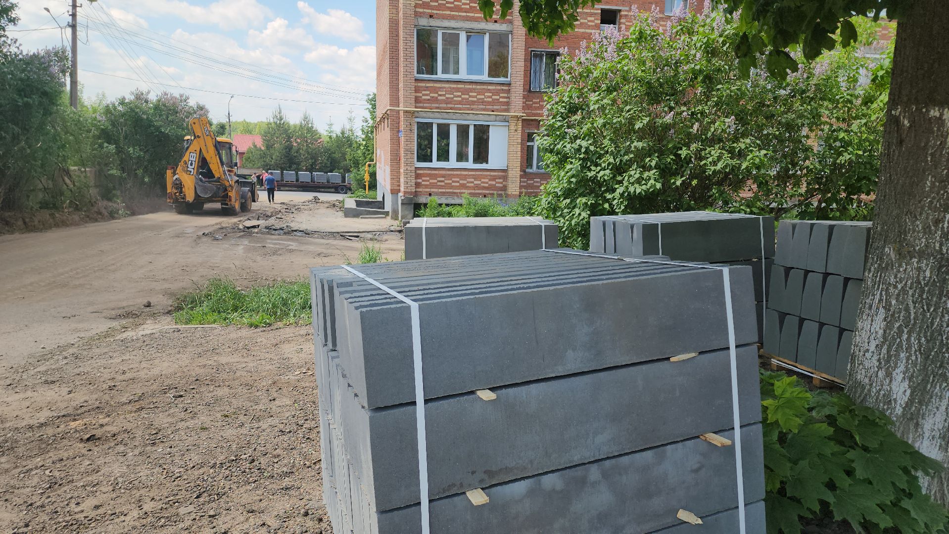 кашира, благоустройство дворов, кржижановского, парковка, тротуар, бордюр, асфальт, трактор,