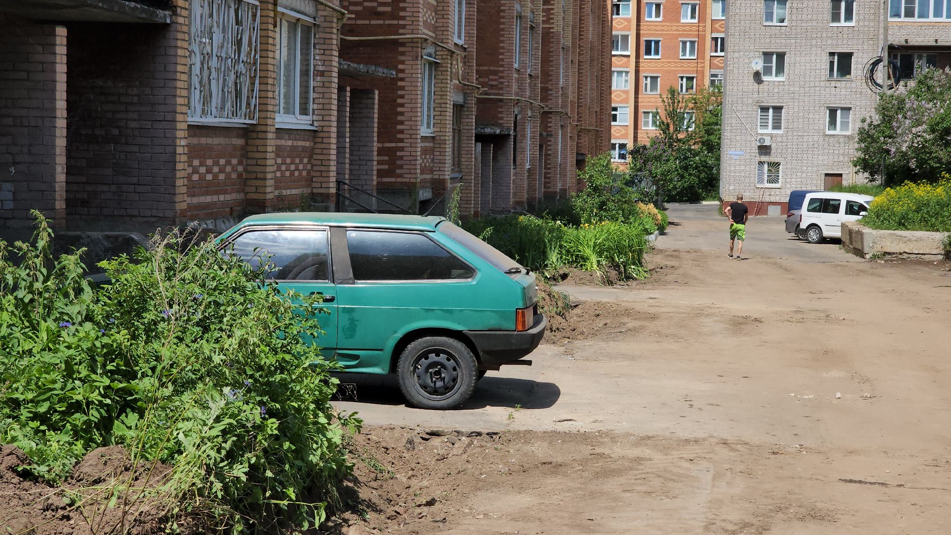 кашира, благоустройство дворов, кржижановского, парковка, тротуар, бордюр, асфальт, трактор,