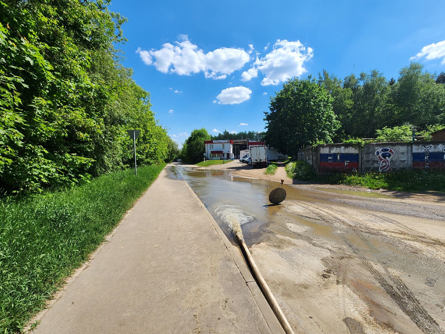 прорыв трубы, ремонтные работы,